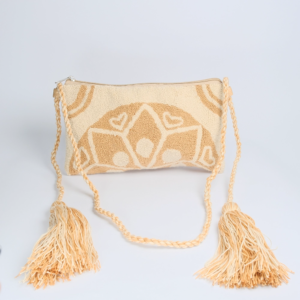 Sobre Ivory Heart Tapizado con Borlas y Diseno Boho F8-02