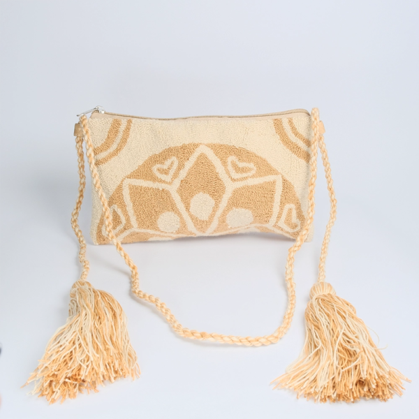 Sobre Ivory Heart Tapizado con Borlas y Diseno Boho F8-02
