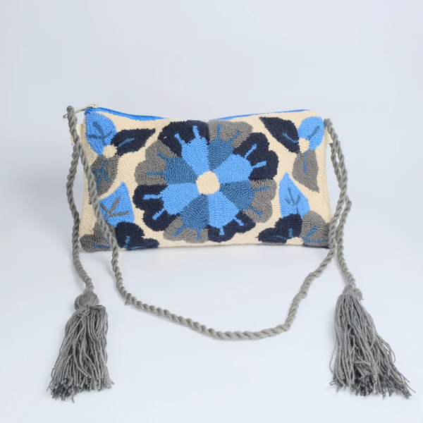 Sobre Blue Bloom Tapizado con Flores y Borlas F8-03
