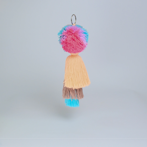 Llavero Peach Sky con Pompon y Borlas Multicolor H3-03