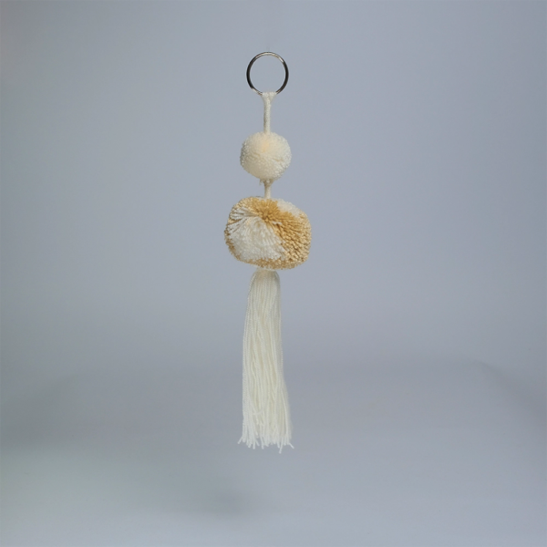 Llavero Ivory Bloom con Pompon y Borla H4-02